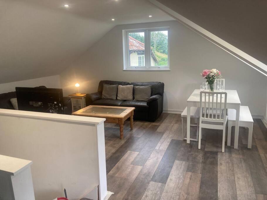 Ruby's Retreat! Farm Stay! North Devon! Sleeps 6! Beaches Exmoor! Holiday home